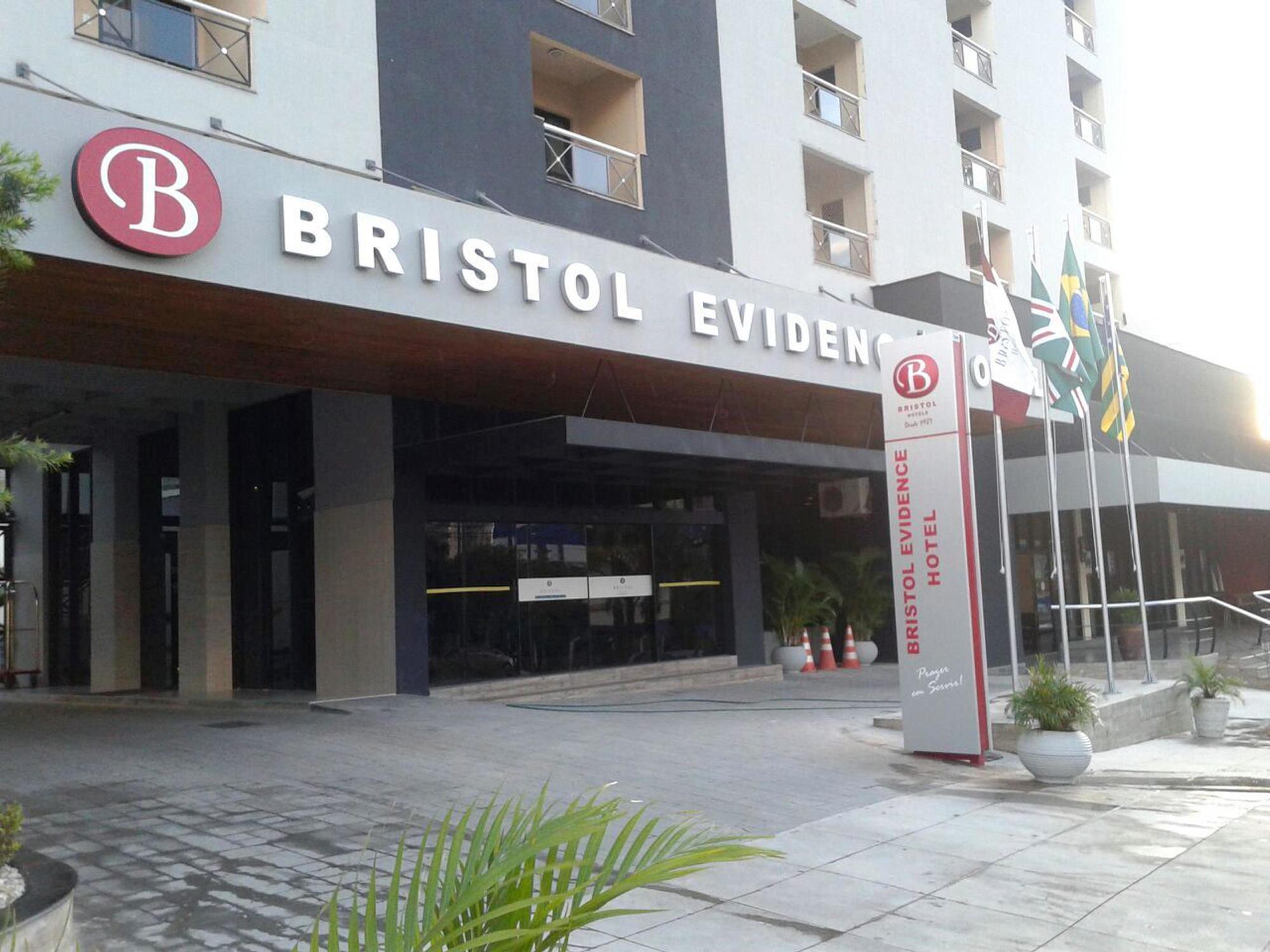 Bristol Evidence Hotel Гояния Екстериор снимка